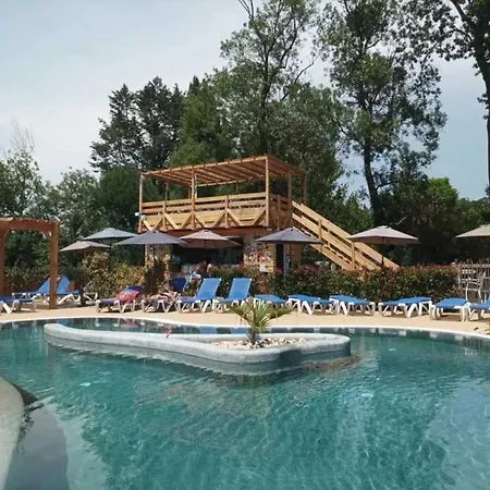 3 Etoiles - Piscine - Eeee0a